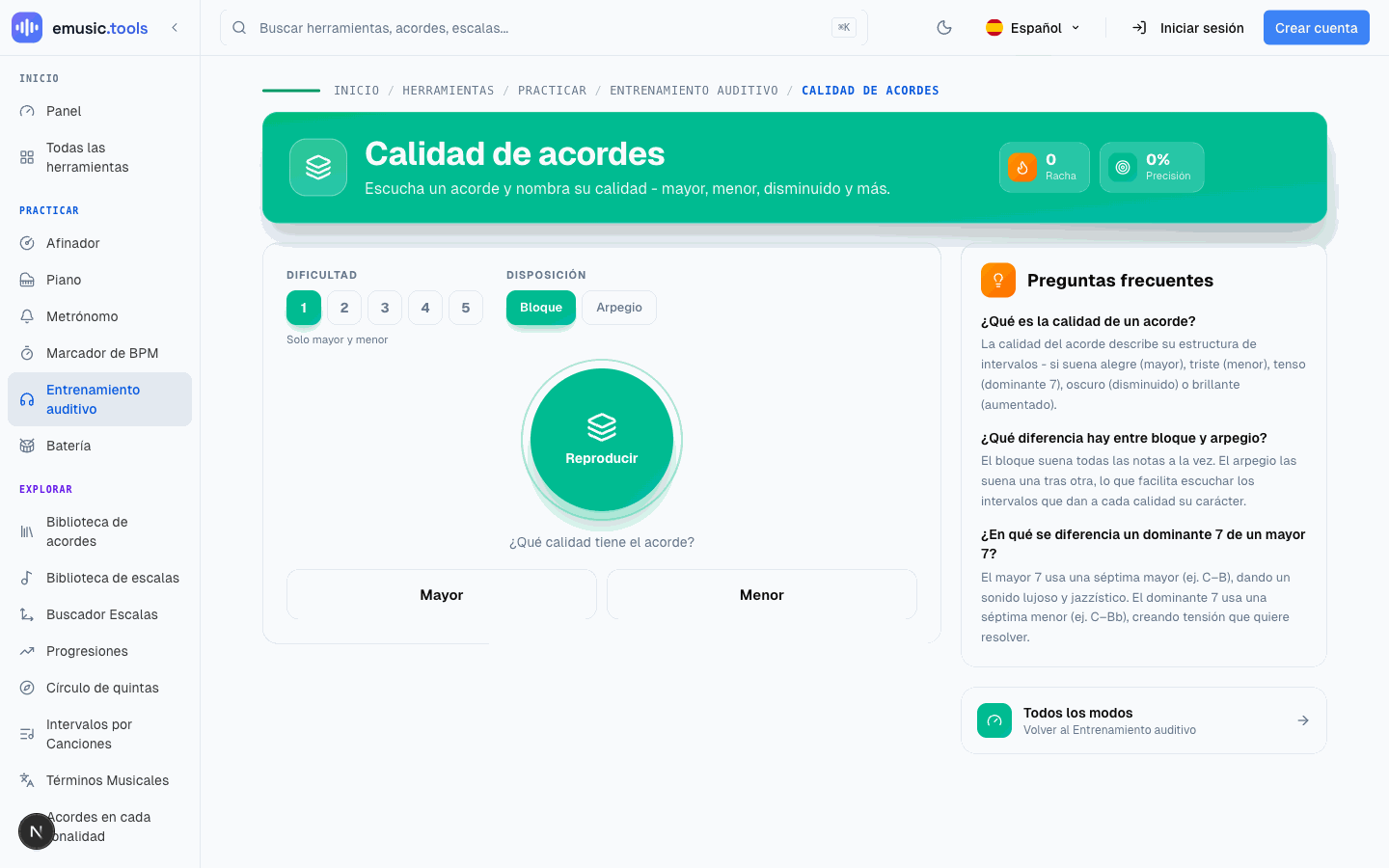 El entrenador de calidad de acordes en dificultad 1: selector Disposición (Bloque, Arpegio), botón Reproducir y dos respuestas, Mayor y Menor