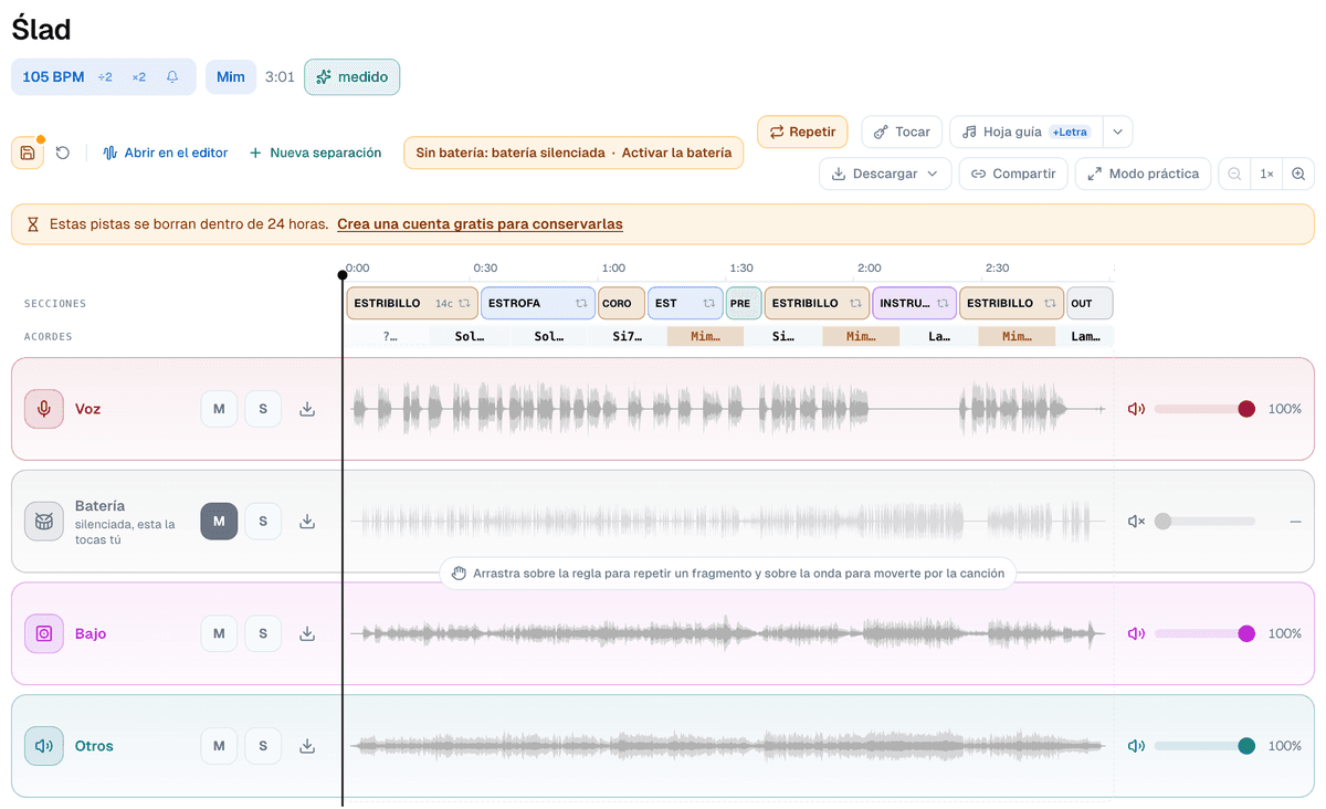 La pantalla de práctica de Ślad: 105 BPM y mi menor marcados como medidos, la etiqueta Sin batería: batería silenciada con Activar la batería, las franjas de secciones y acordes y los carriles Voz, Batería, Bajo y Otros con la batería silenciada